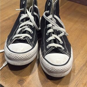 High top women’s black converse